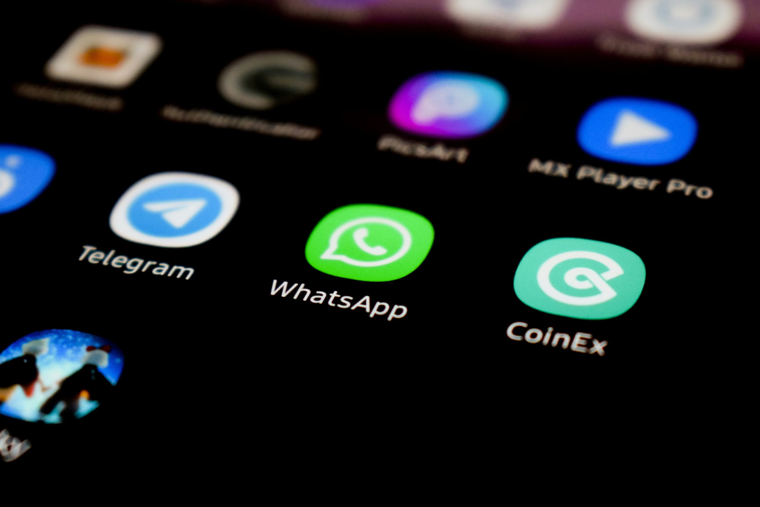 WhatsApp добавит возможность обмена QR-кодами со вкладки чатов