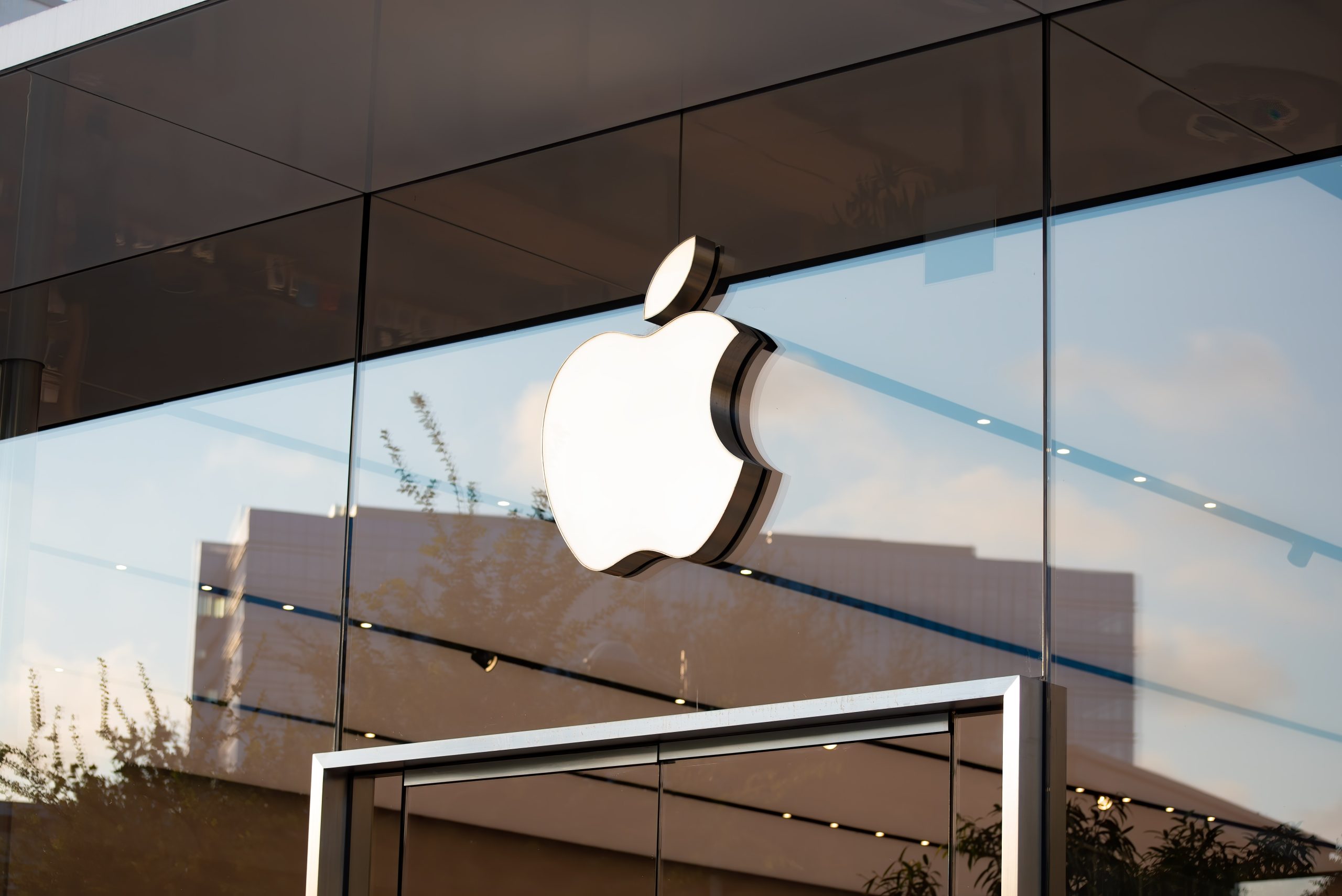 Сотрудники Apple Store жалуются на условия труда и планируют забастовку