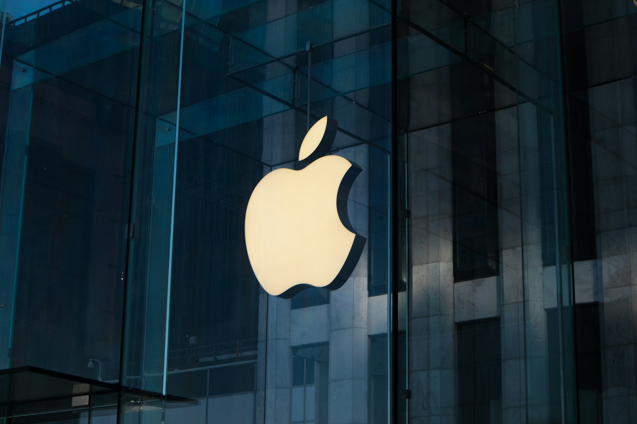 Apple блокирует магазин Epic Games из-за схожести с App Store